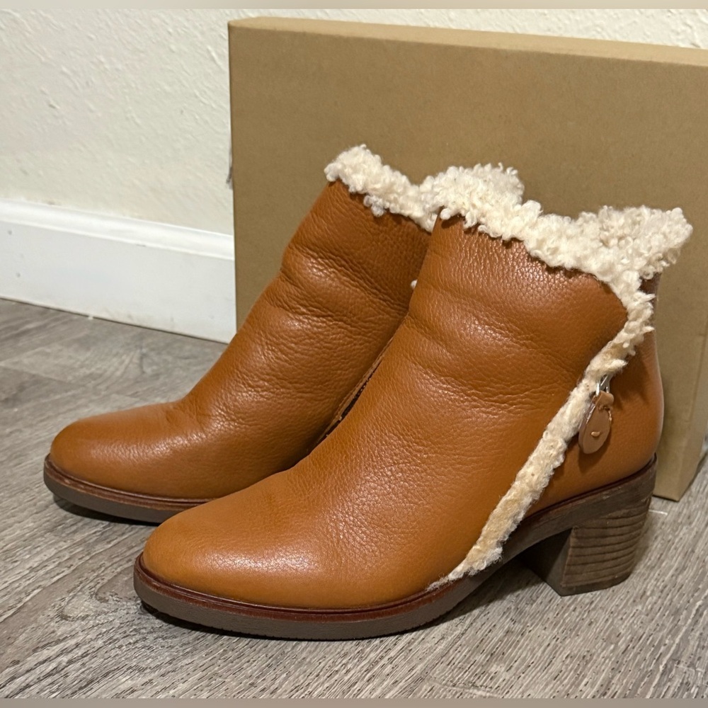 Gentle Souls by Kenneth Cole Cozy Zip Ankle Booties Leather Block Heel Boots 7.5 - Picture 3 of 5